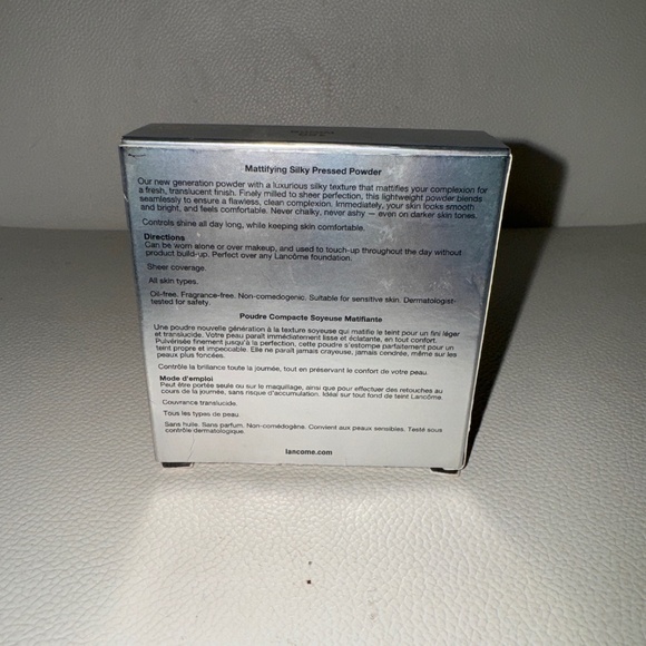 Translucence Mattifying Silky Pressed Powder - Picture 3 of 3